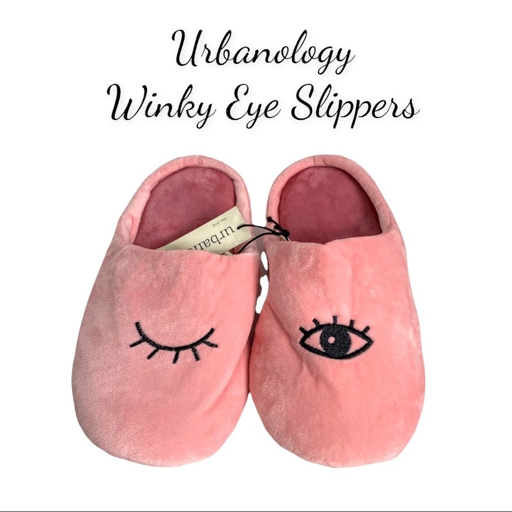 NWT Urbanology Peach Winky Eye Slippers